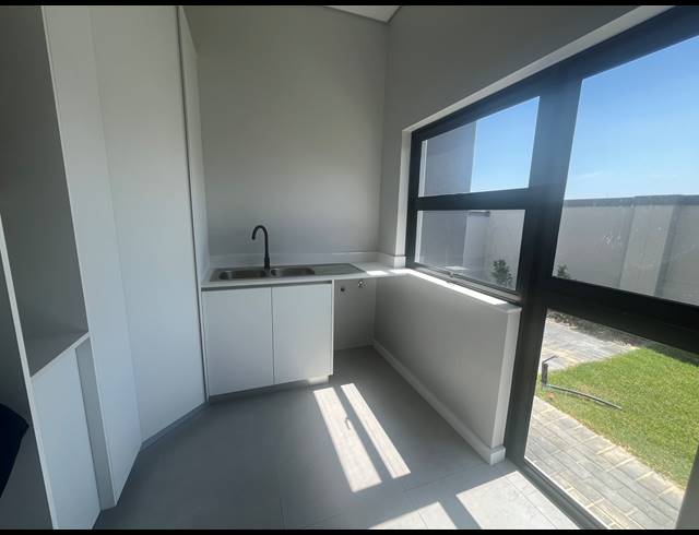 3 BEDROOM HOUSE FOR SALE IN SANDOWN